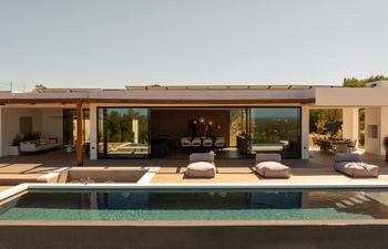 Castle Breeze Home Holiday Home