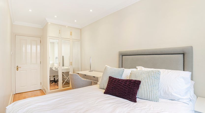 Photo of Knightsbridge Grandeur