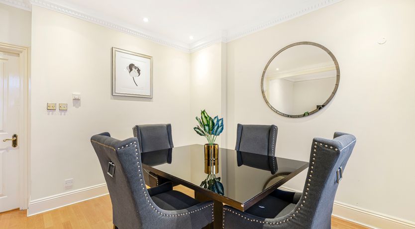 Photo of Knightsbridge Grandeur