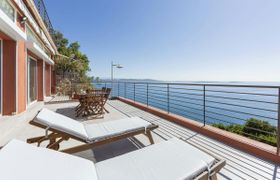 Photo of golden-coast-path