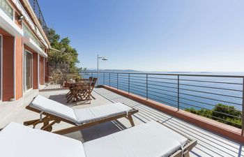 Golden Coast Path Holiday Home