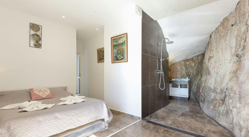 Photo of Golden Coast Path