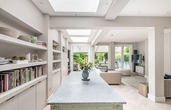 Taste in High Life Holiday Home