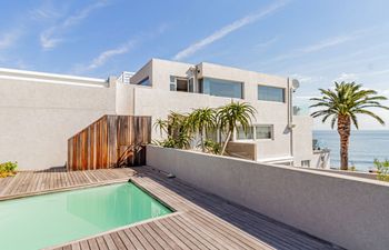 Dance with the Ocean Holiday Home