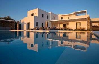 Sailing Upon Blue Holiday Home