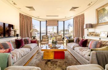 Thamesside Living Holiday Home