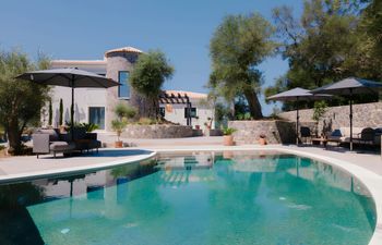 Ancient Olives & Mountains Holiday Home