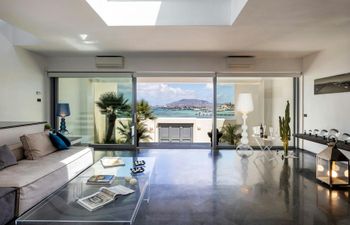 Between Sky & Sea Holiday Home