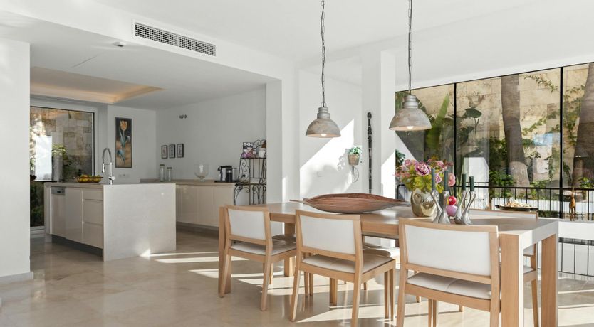 Photo of Honey & Lemon