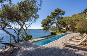 A Coastline Gem Holiday Home