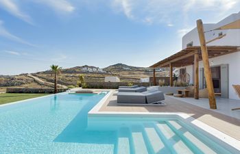 Blissful Water Holiday Home