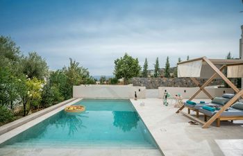 Grecian Green Holiday Home