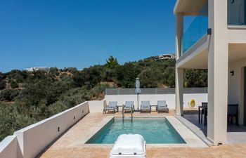 Crete's Embrace Holiday Home