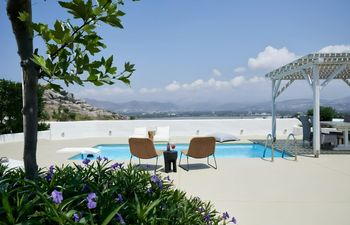 Tranquil Seafront Views Holiday Home