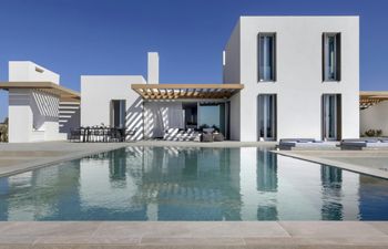 The Golden Shoreline Holiday Home