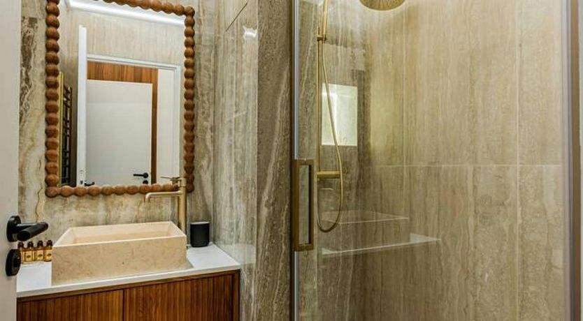 Photo of Lady Marais