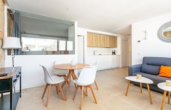 Midnight Melody Holiday Home