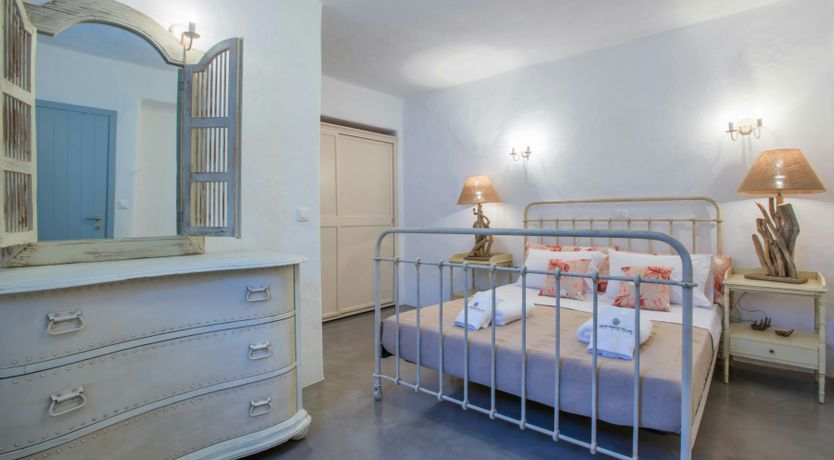 Photo of Pelagic Gemstone Island.