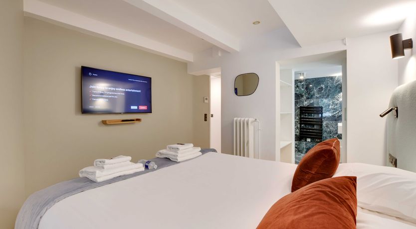 Photo of Paris Hideout