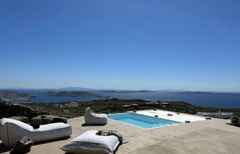 Stratos Views Holiday Home