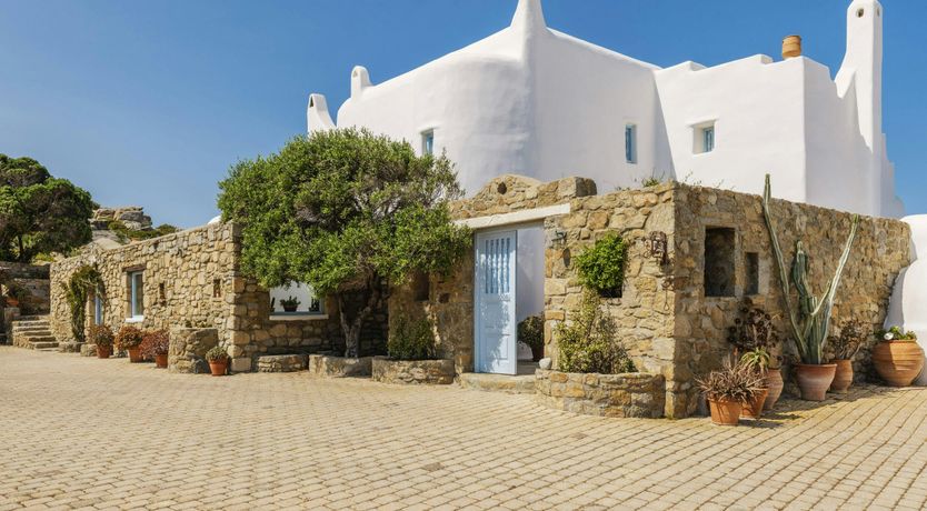 Photo of Gentle Grecian Ambiance