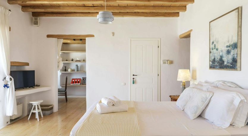 Photo of Gentle Grecian Ambiance