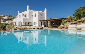 Gentle Grecian Ambiance Holiday Home