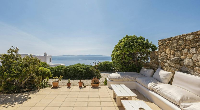 Photo of Gentle Grecian Ambiance
