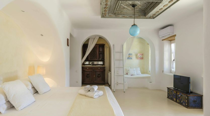 Photo of Gentle Grecian Ambiance