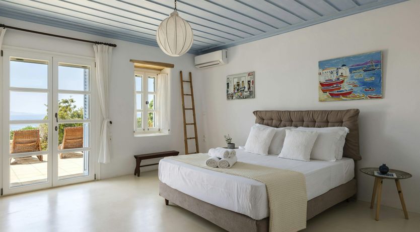 Photo of Gentle Grecian Ambiance