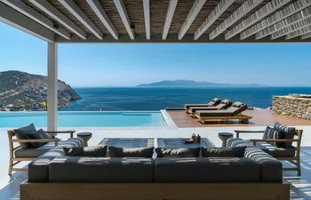 Serene Light Holiday Home