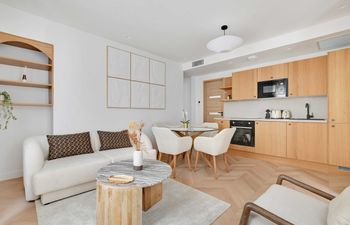 Boulevard Light Holiday Home