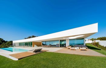 A Coastal Crown Holiday Home