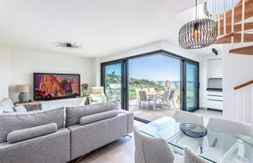 Photo of vibrant-jewel