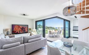 Photo of Vibrant Jewel