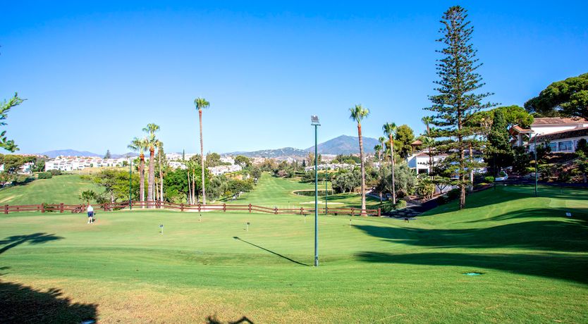 Photo of Golf & Waves