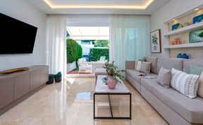 Photo of Golf & Waves