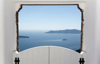 Fira Horizons Holiday Home