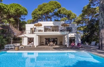 The Coastal Vista Holiday Home