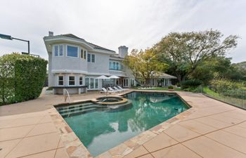 Cappuccinos & Martinis Holiday Home