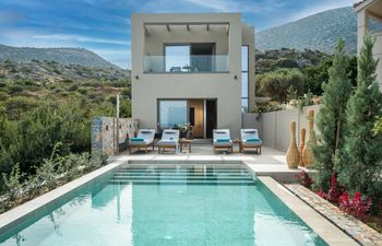 Bronze Lagoon Holiday Home