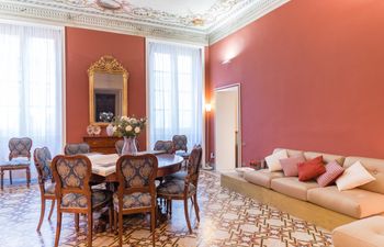 The Tuscan Court Holiday Home