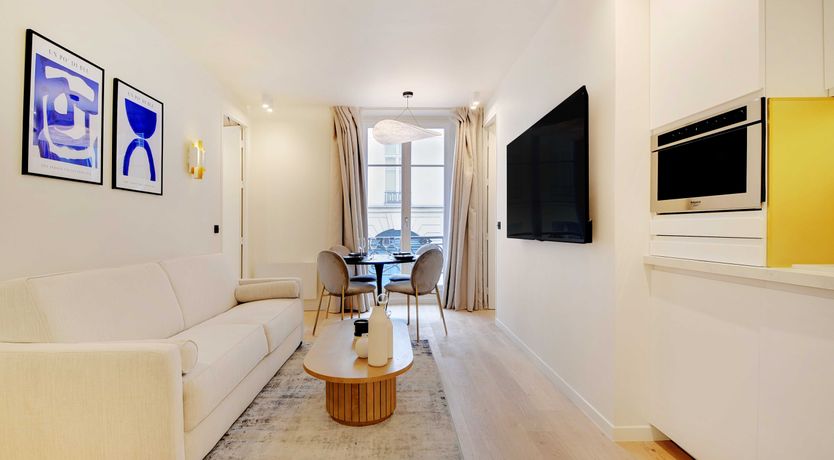 Photo of The Parisian Glimmer