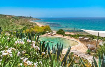 Serene Sicilian Scene Holiday Home