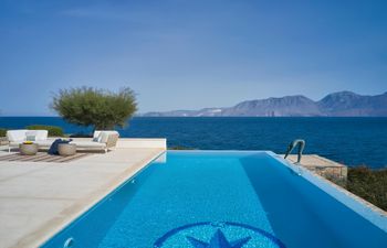 Tranquil Moonrise Holiday Home