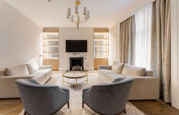 Regal & Quiet Holiday Home