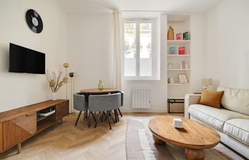 Seine-Side Hideaway Holiday Home