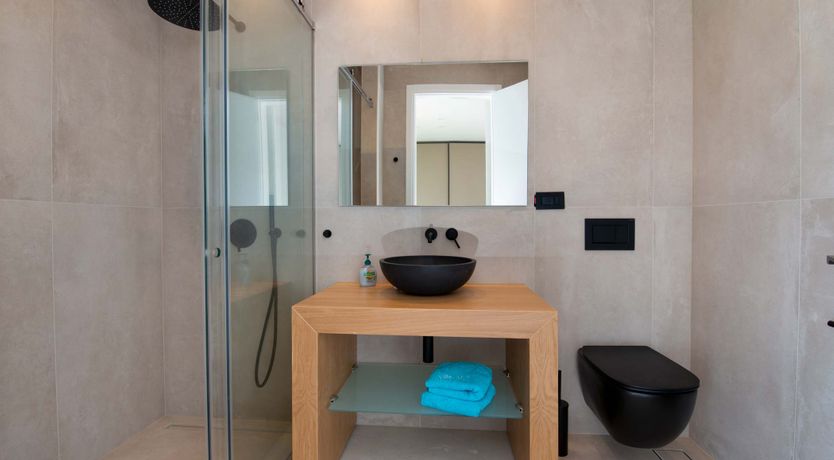 Photo of Emerald & Ochre Bay