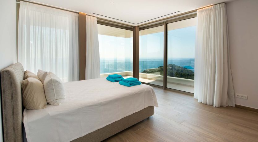 Photo of Emerald & Ochre Bay