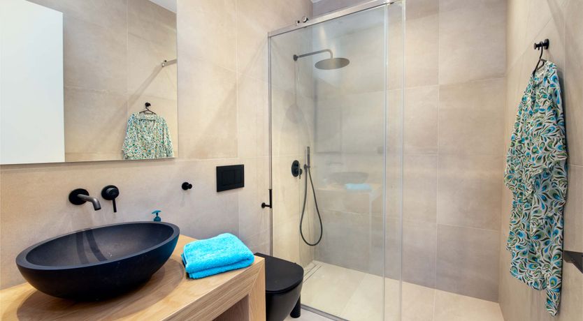 Photo of Emerald & Ochre Bay